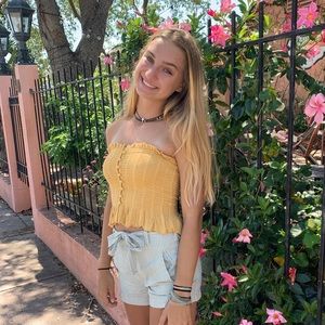 Meet your Posher, Julia